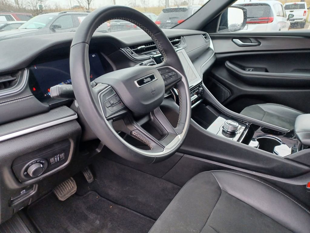 Used 2023 Jeep Grand Cherokee Altitude AWD/4WD image 15