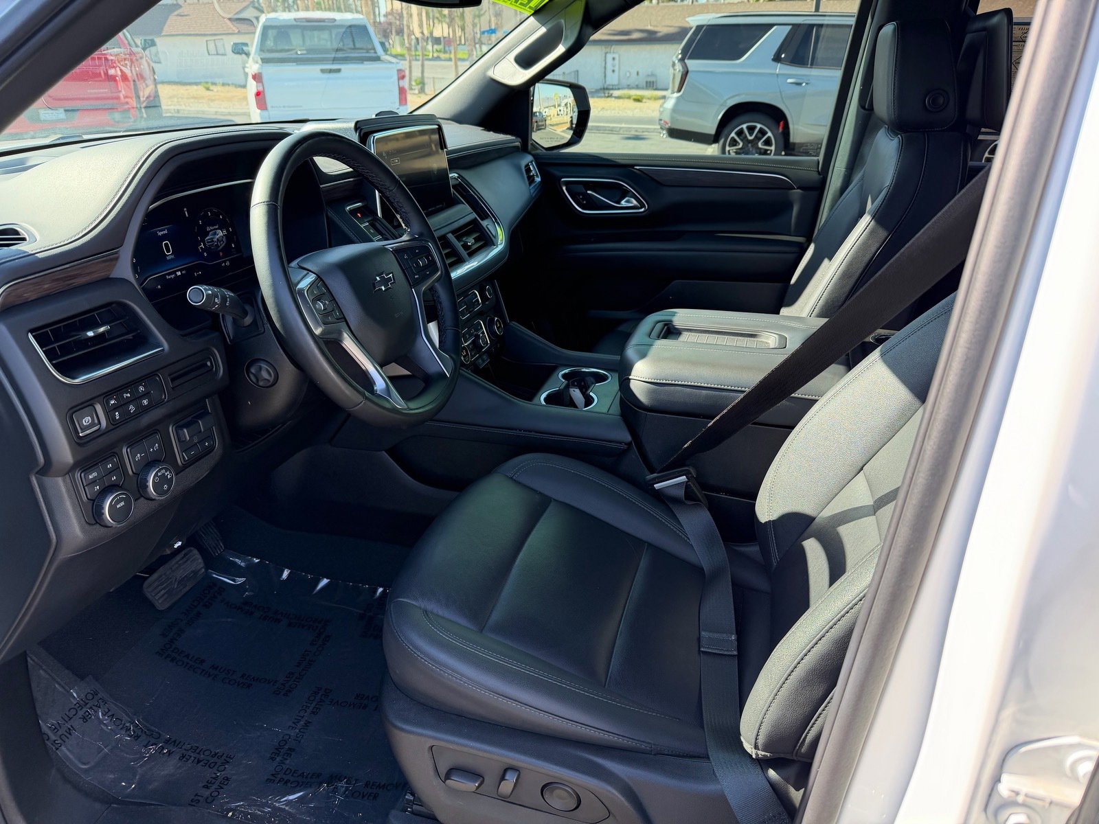 Used 2024 Chevrolet Tahoe Z71 w/ Luxury Package AWD/4WD image 17