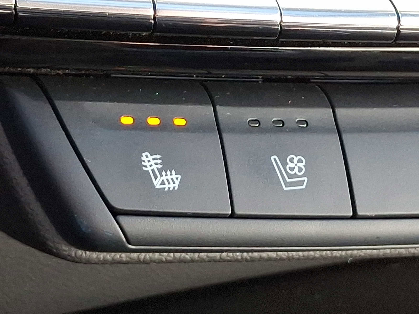 Certified 2025 Cadillac XT4 Sport image 32