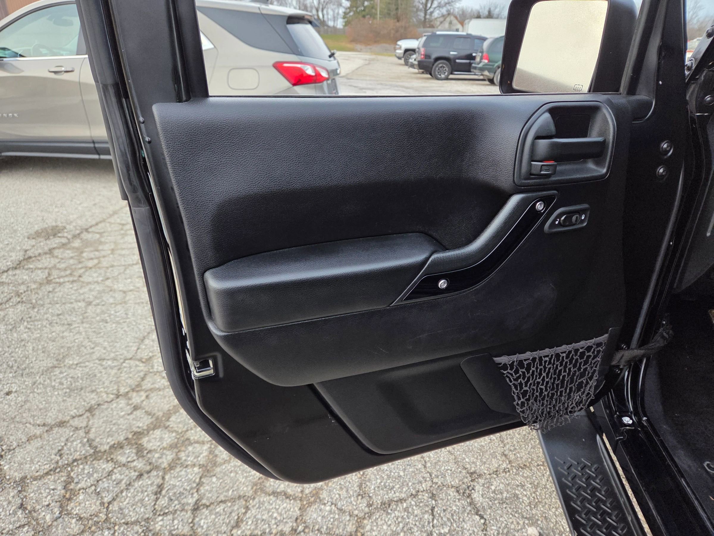 Used 2016 Jeep Wrangler Sahara image 11