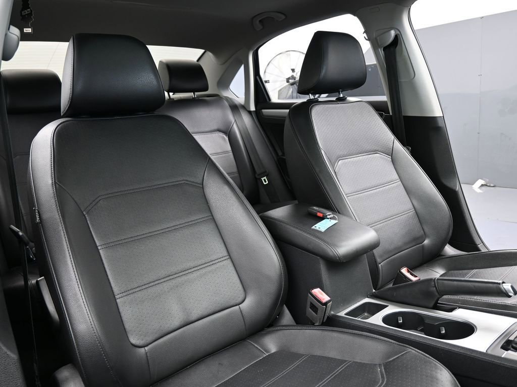 Used 2019 Volkswagen Passat 2.0T Wolfsburg image 40