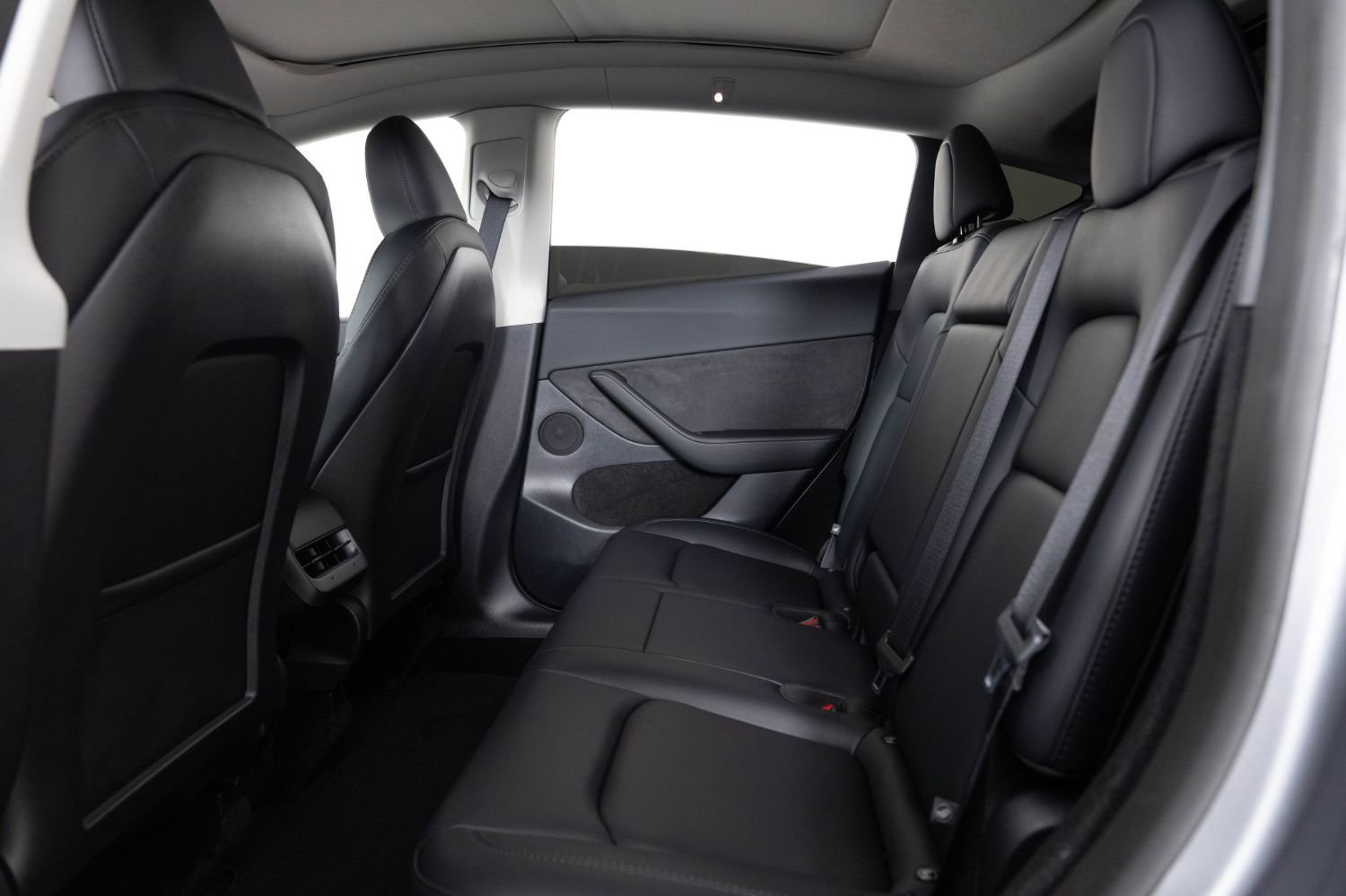 Used 2025 Tesla Model Y Long Range image 18