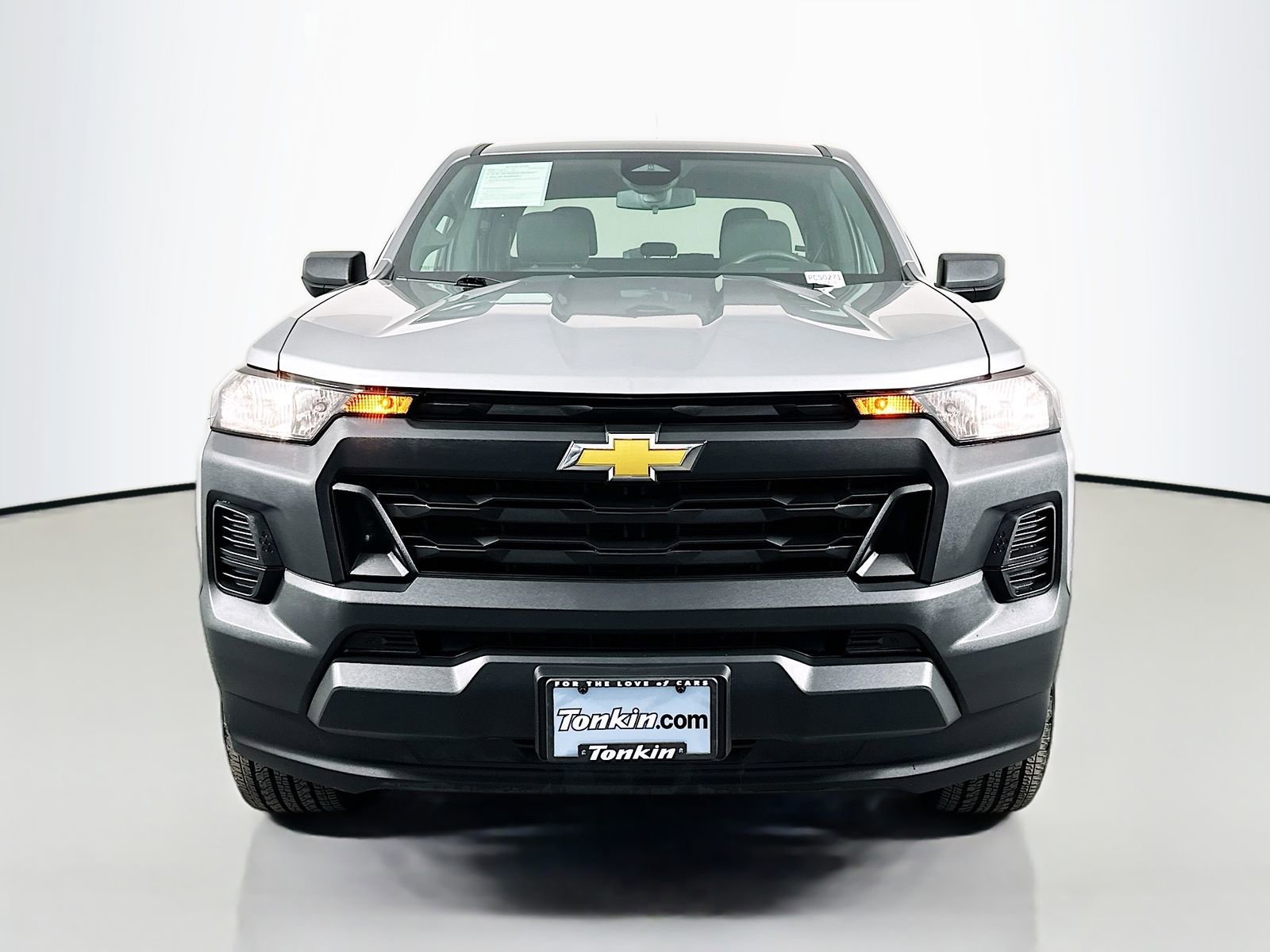 Used 2023 Chevrolet Colorado W/T image 2
