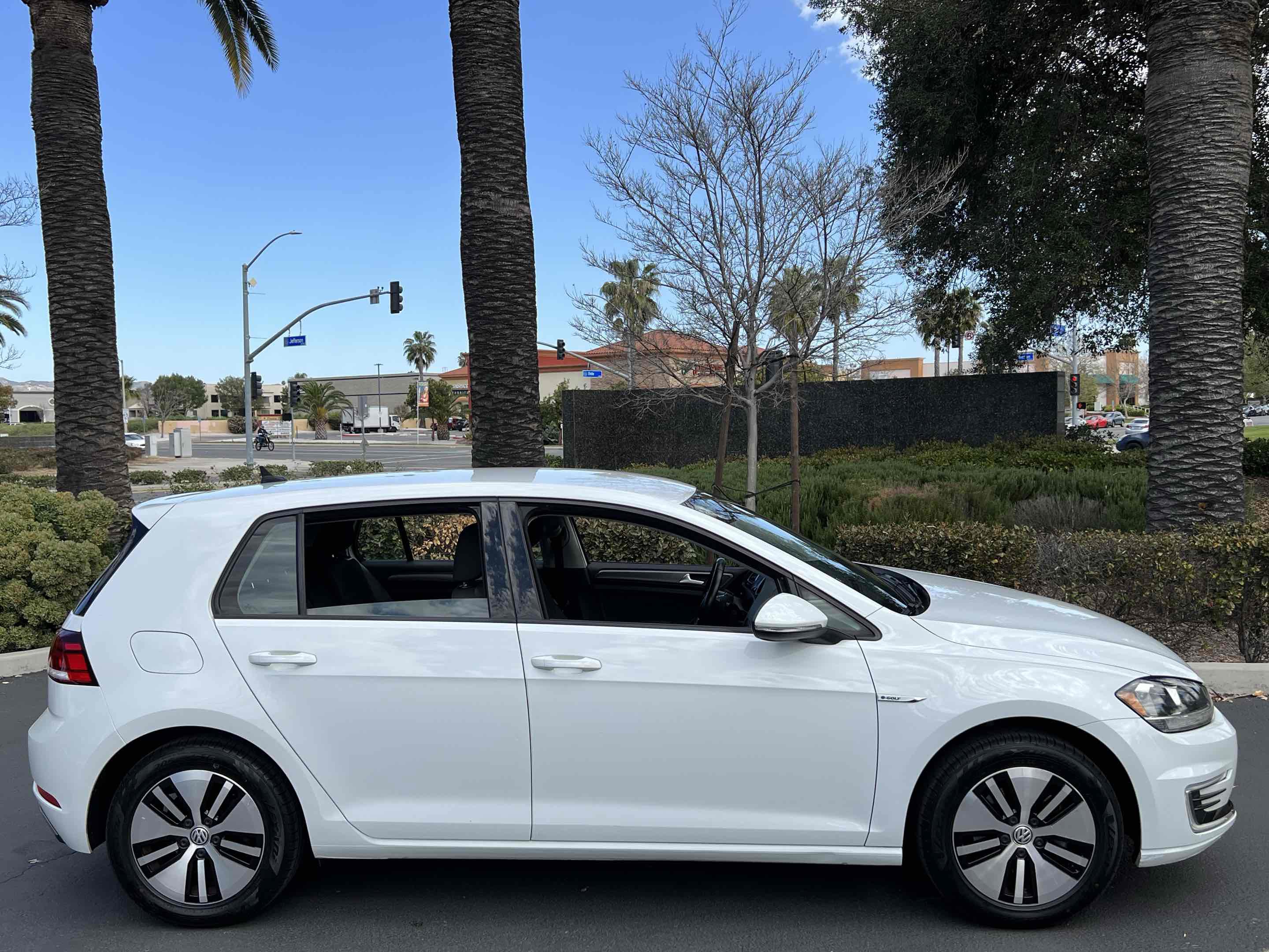 Used 2019 Volkswagen e-Golf SE w/ Driver Assistance Package image 16