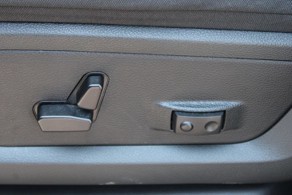 Used 2024 RAM 2500 Big Horn w/ Night Edition AWD/4WD image 26