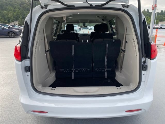 Used 2022 Chrysler Voyager LX FWD image 9