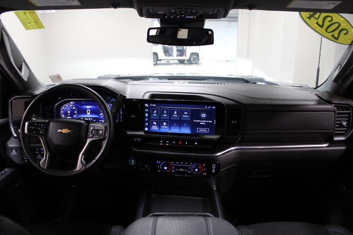 Used 2024 Chevrolet Silverado 2500 LTZ w/ LTZ Convenience Package image 2