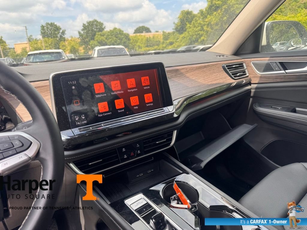 Used 2025 Volkswagen Atlas SEL AWD/4WD image 16