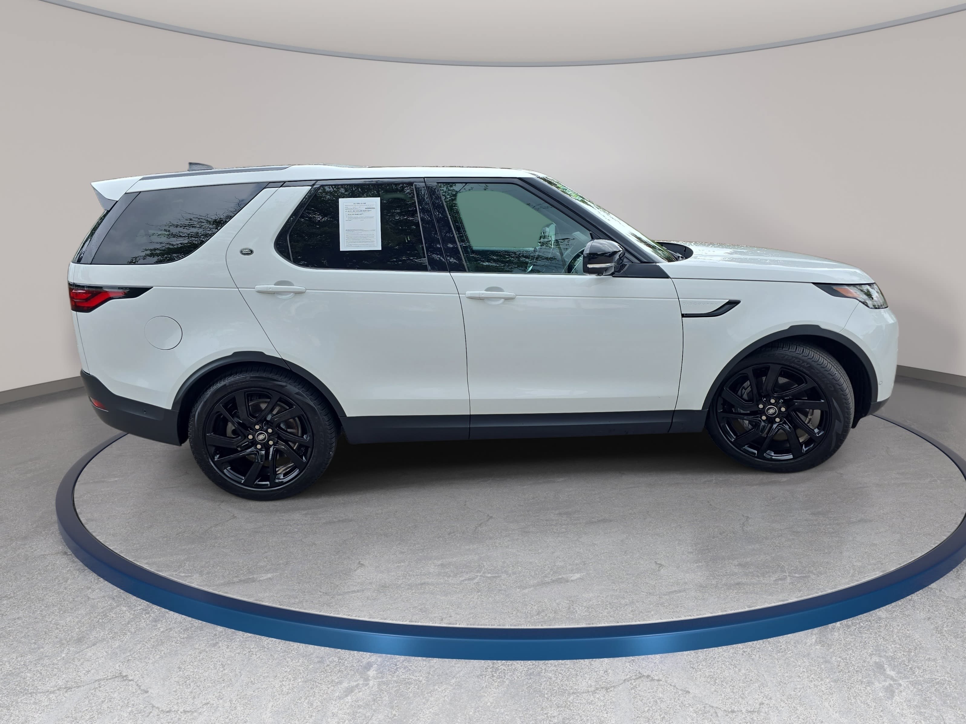 Certified 2025 Land Rover Discovery S AWD/4WD image 4