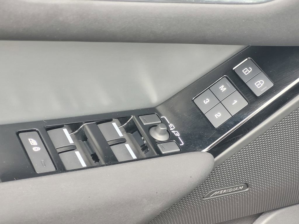 Used 2025 Land Rover Range Rover Velar S image 19