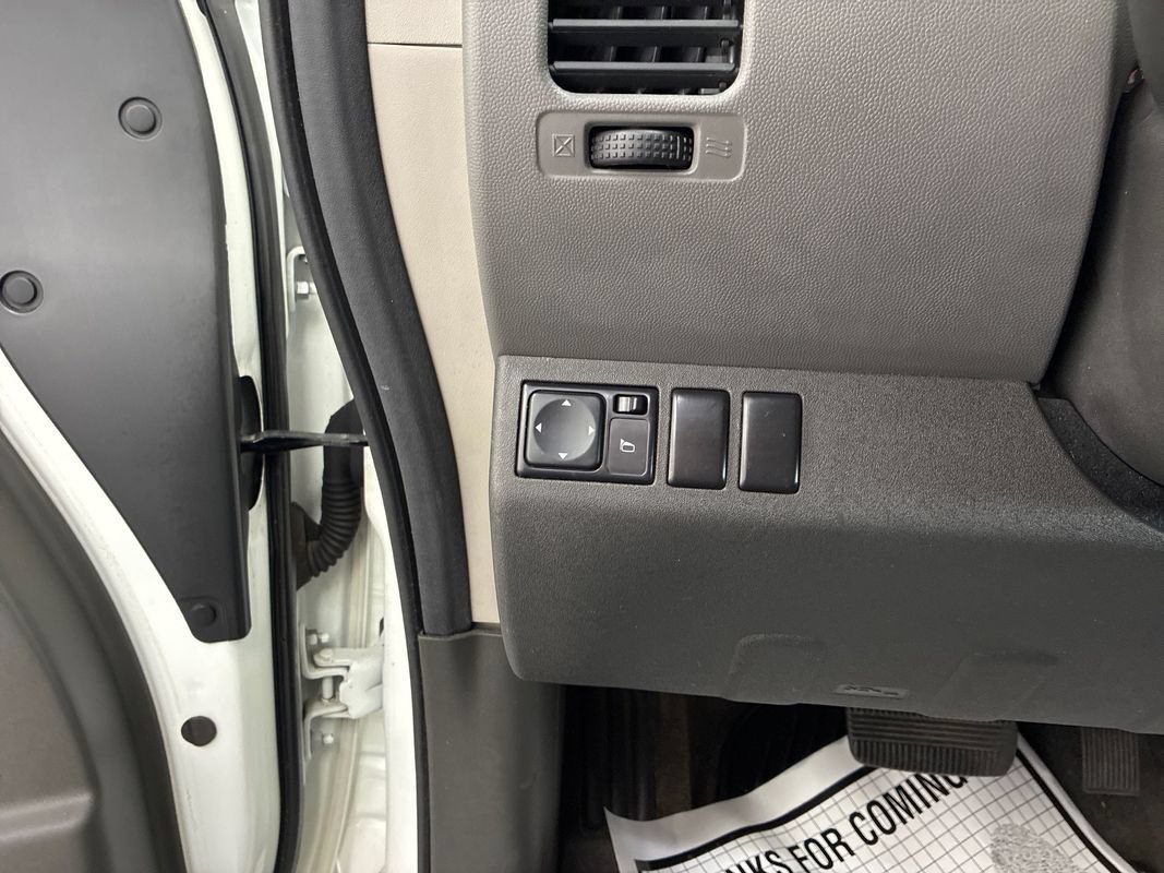 Used 2013 Nissan Xterra 4WD image 11