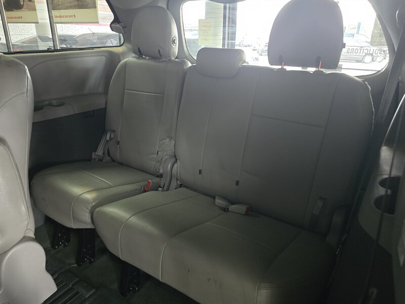 Used 2015 Toyota Sienna LE FWD image 12