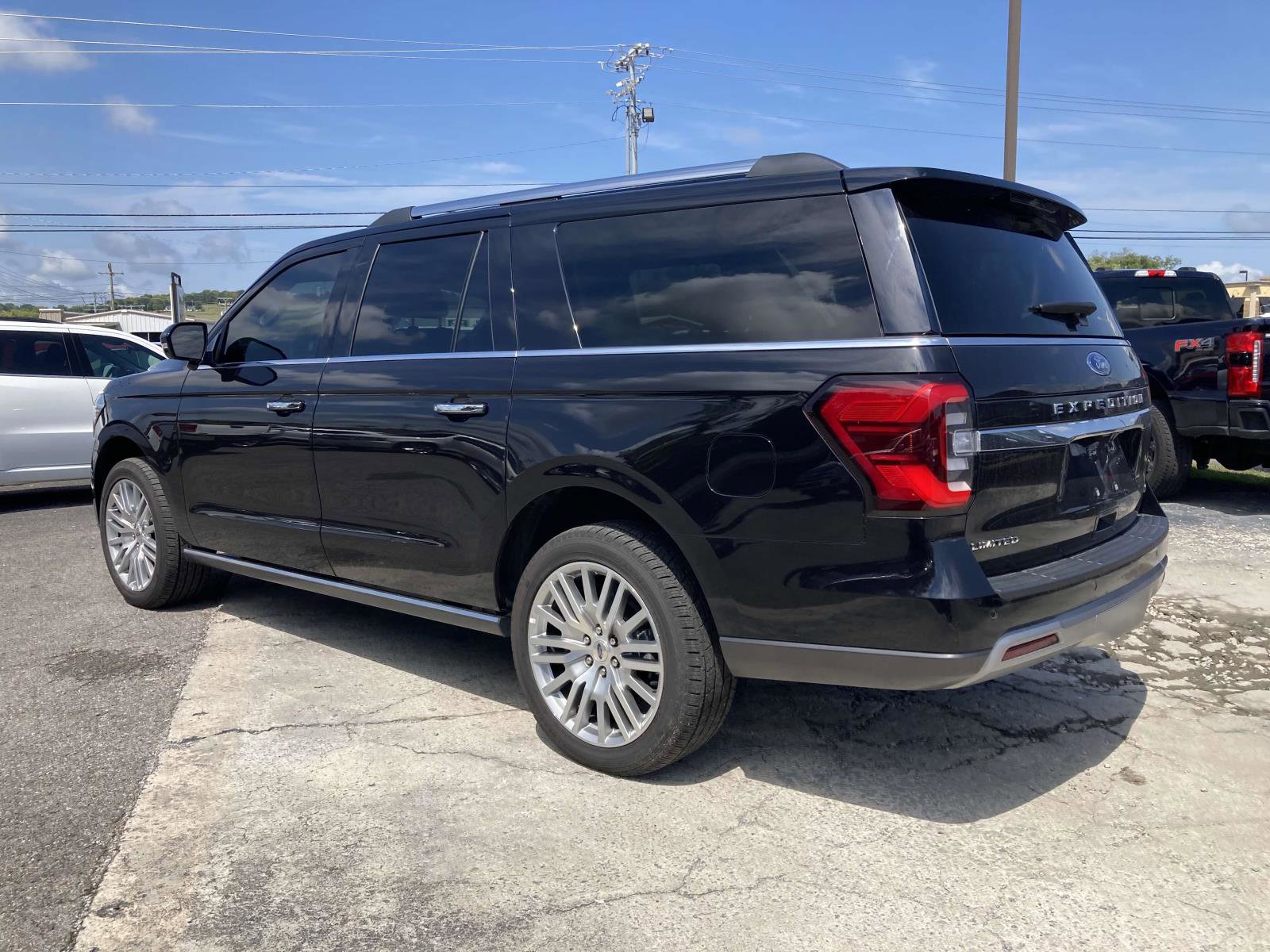 Used 2024 Ford Expedition Max Limited image 4