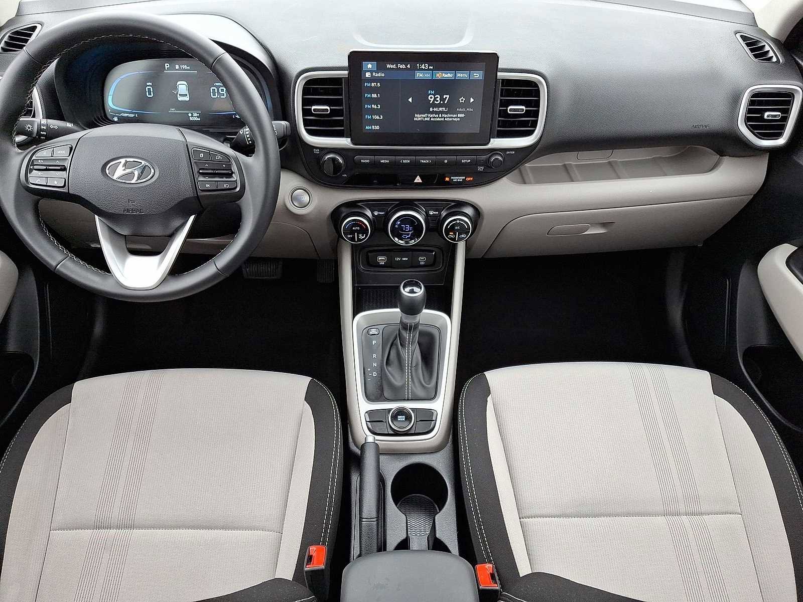 Used 2025 Hyundai Venue SEL image 25