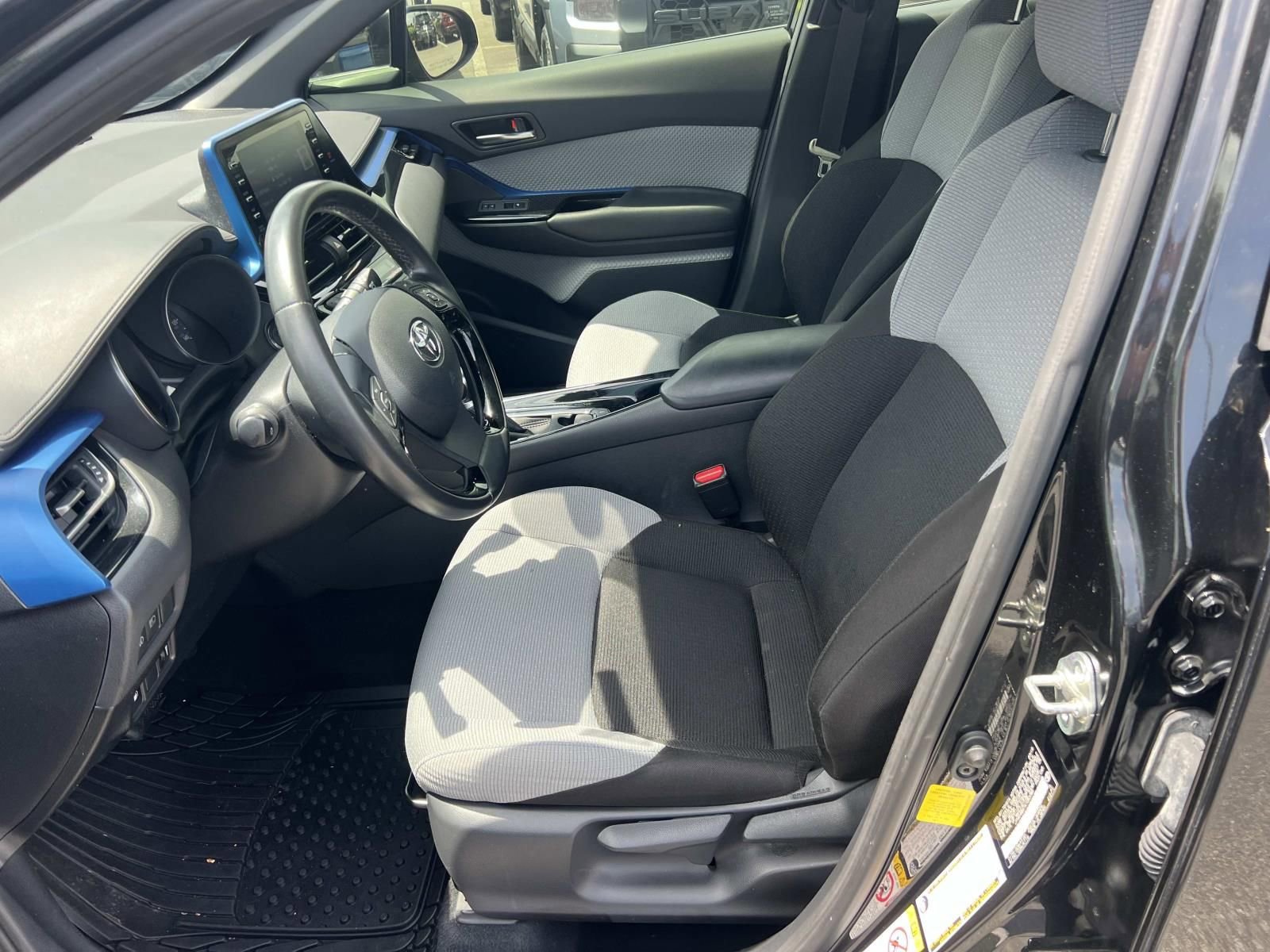 Used 2019 Toyota C-HR XLE FWD image 9