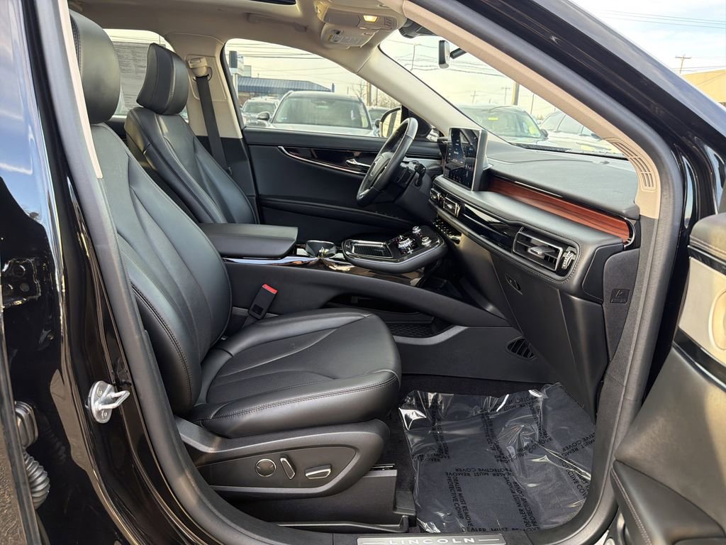 Certified 2023 Lincoln Nautilus Reserve w/ Equipment Group 202A image 15