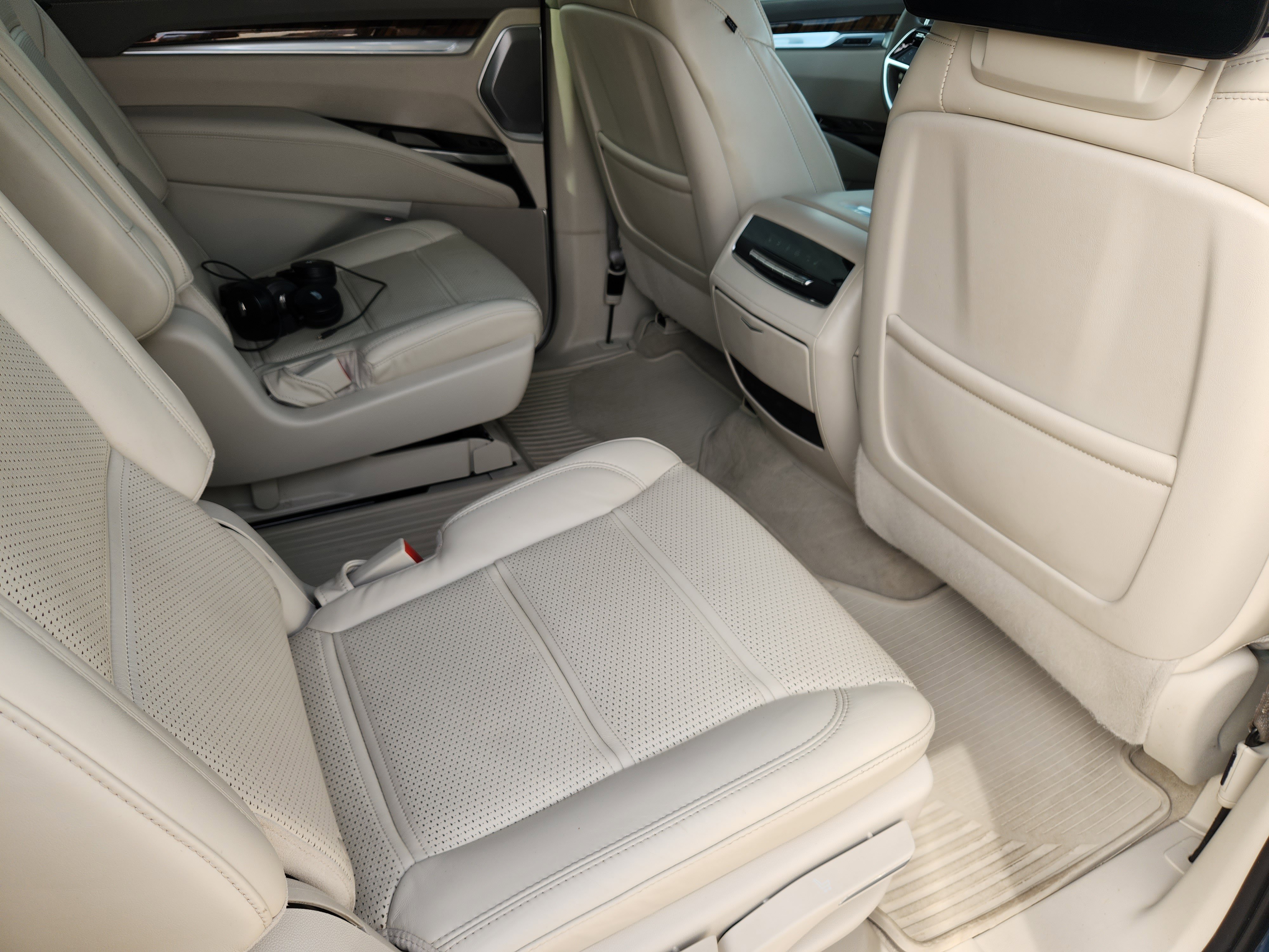 Used 2025 Cadillac Escalade ESV Sport Platinum image 37