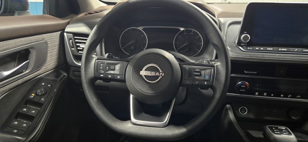 Used 2023 Nissan Rogue SV image 15