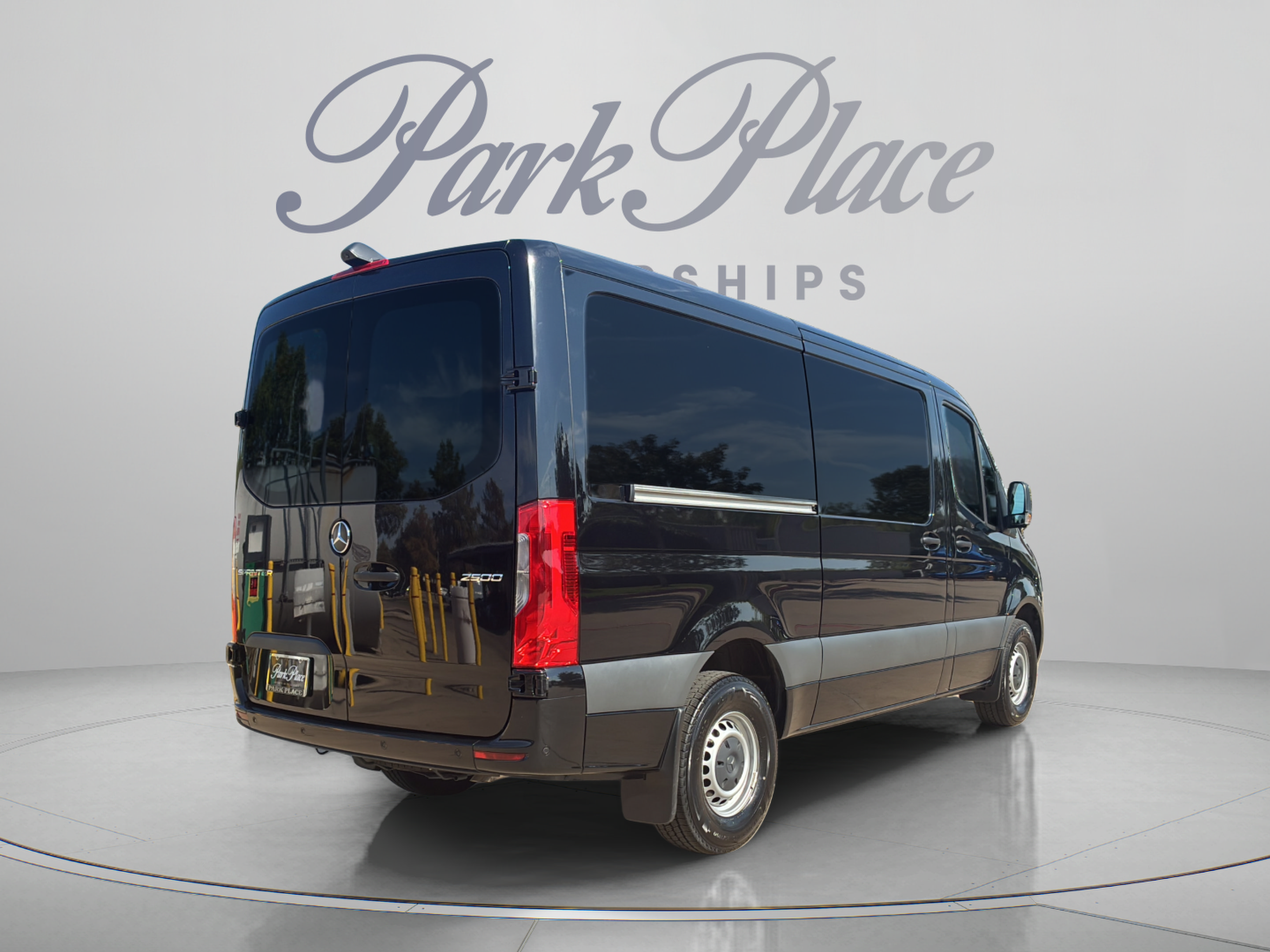 Used 2025 Mercedes-Benz Sprinter 2500 image 5