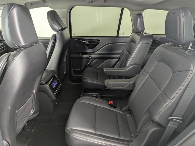 Used 2025 Lincoln Aviator AWD w/ Jet Appearance Package image 16