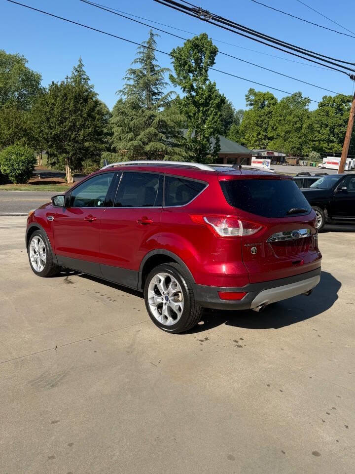 Used 2015 Ford Escape Titanium w/ Equipment Group 301A FWD image 2