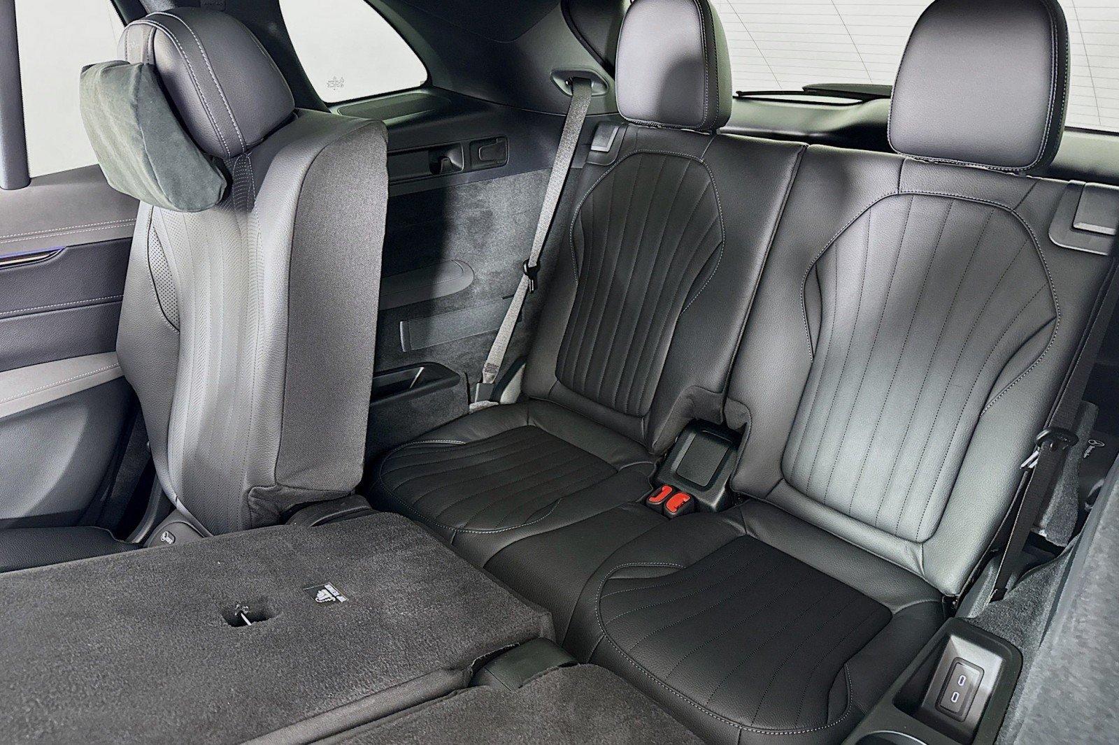 New 2026 Mercedes-Benz EQS 400 4MATIC SUV image 8