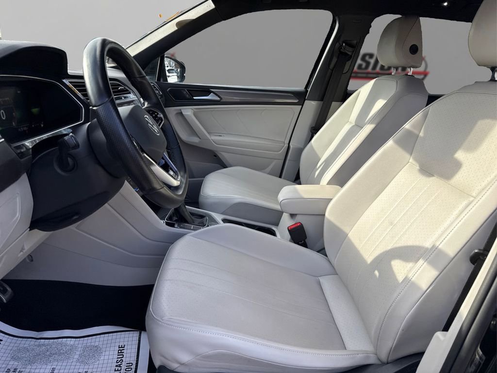 Used 2023 Volkswagen Tiguan SE R-Line image 9