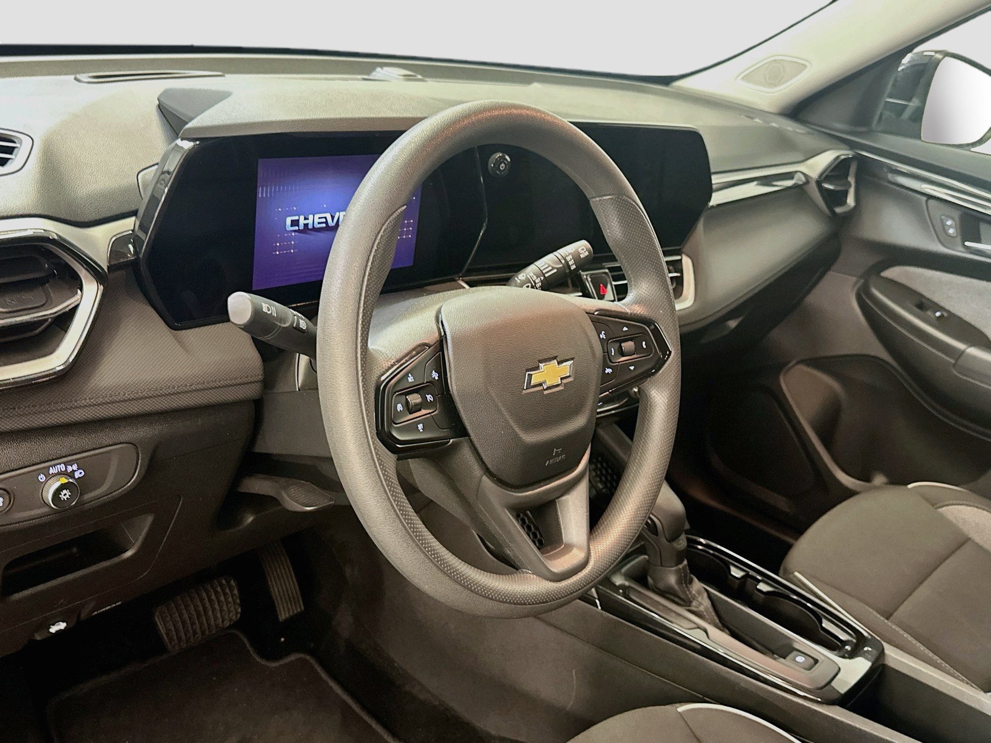 Used 2025 Chevrolet TrailBlazer LT AWD/4WD image 18