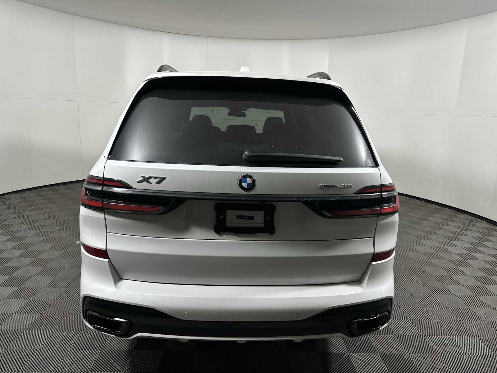 New 2026 BMW X7 xDrive40i w/ Executive Package image 2