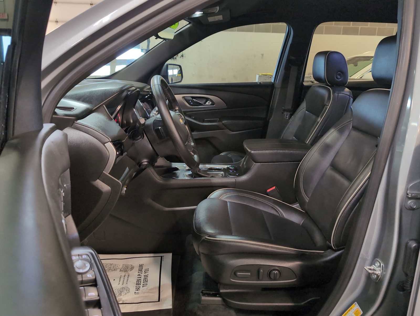 Used 2023 Chevrolet Traverse Premier image 19
