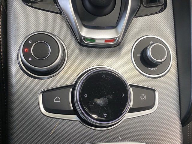 New 2025 Alfa Romeo Giulia AWD w/ Driving Assist Package image 34