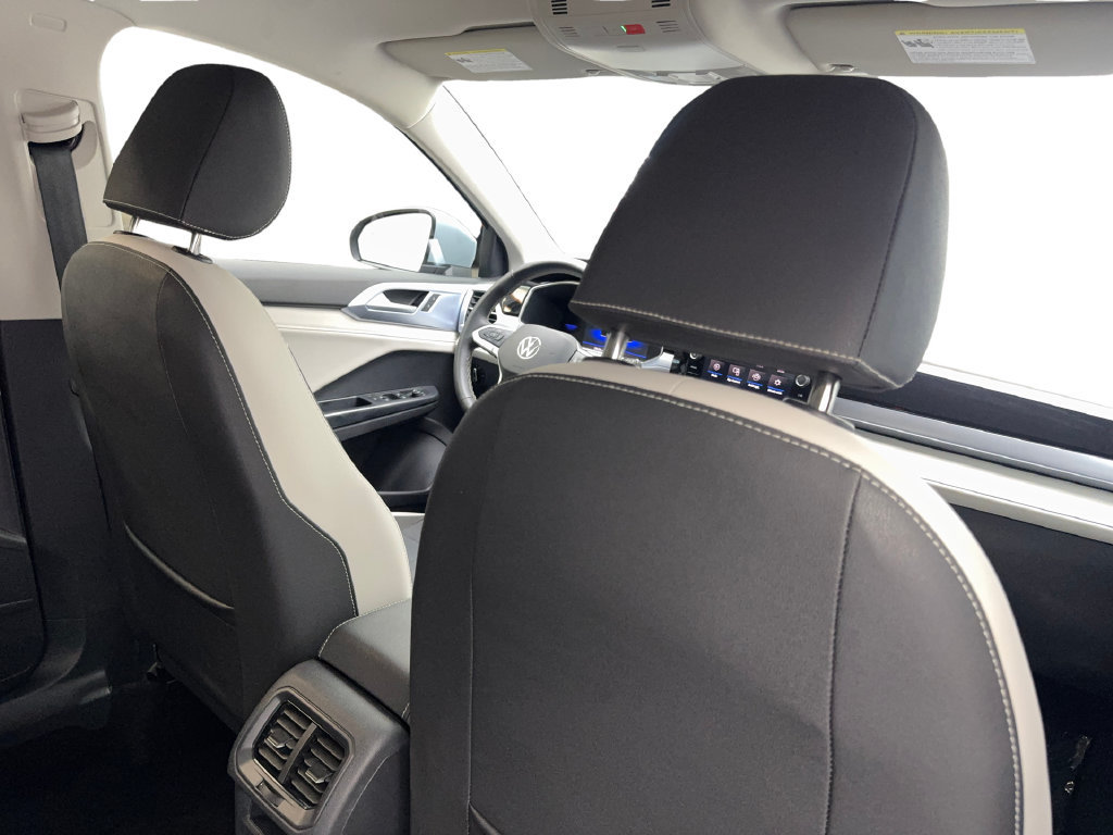 Used 2025 Volkswagen Taos SE FWD image 44