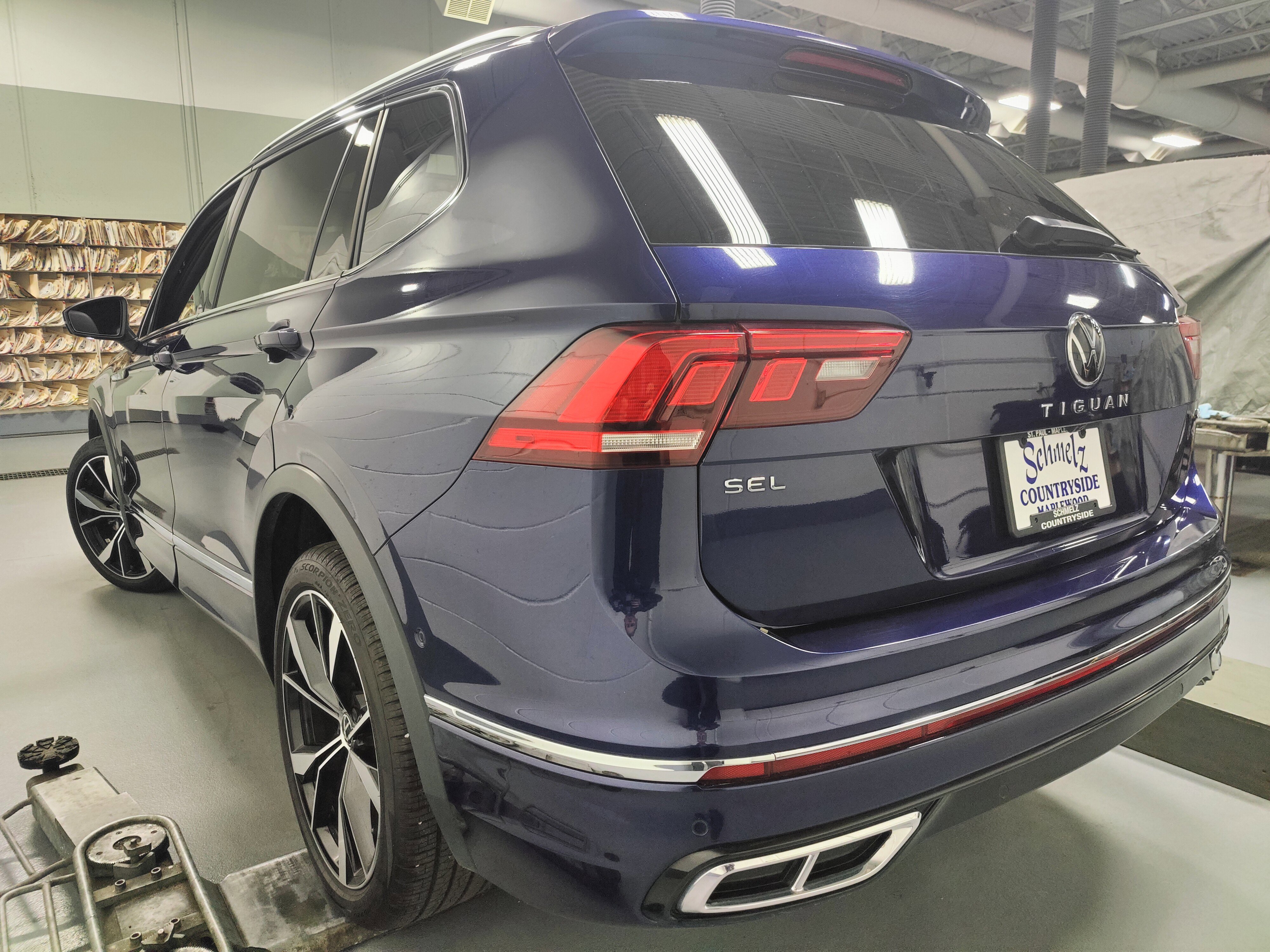 Used 2024 Volkswagen Tiguan SEL R-Line image 17