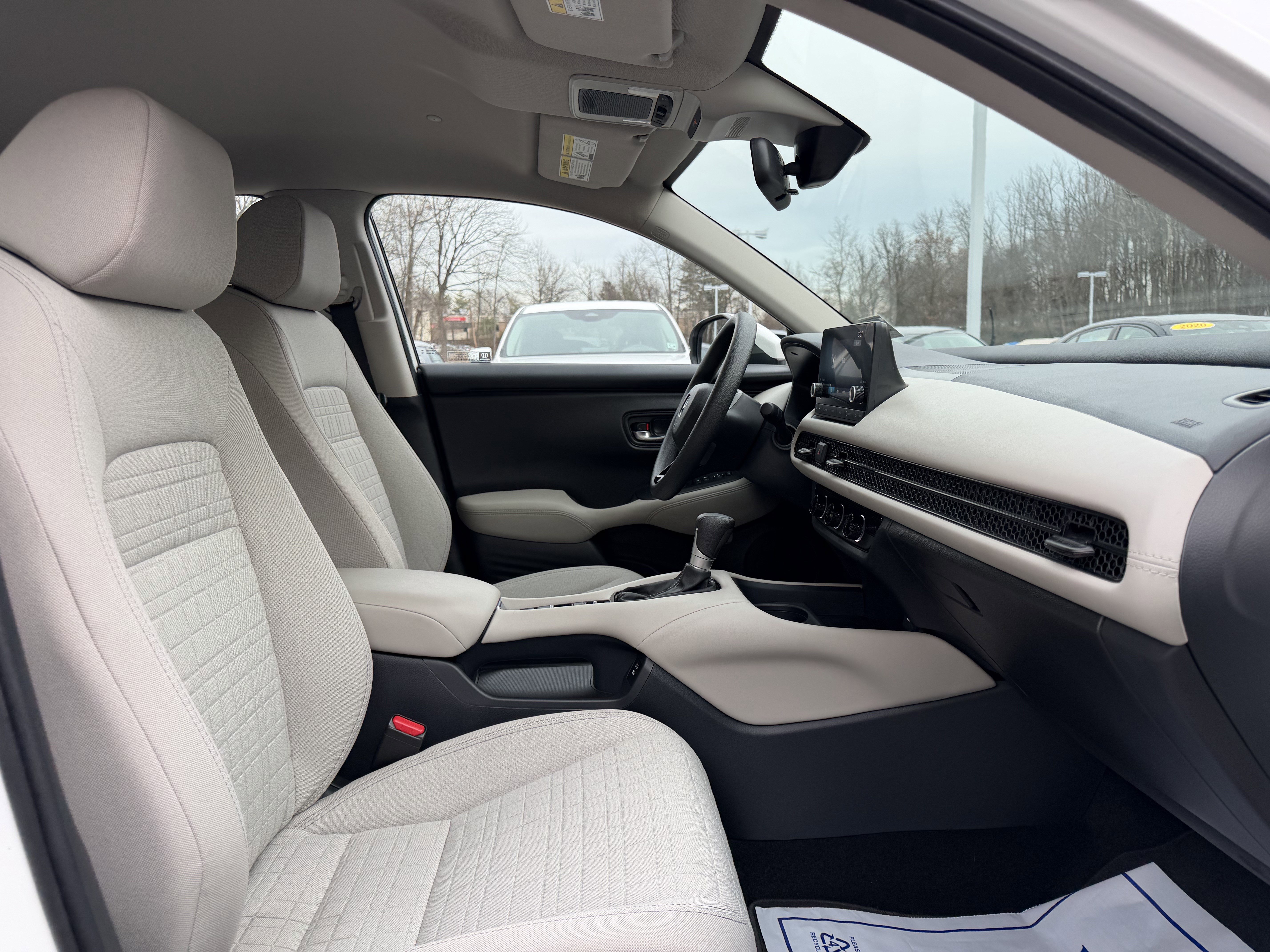 Used 2025 Honda HR-V LX image 15