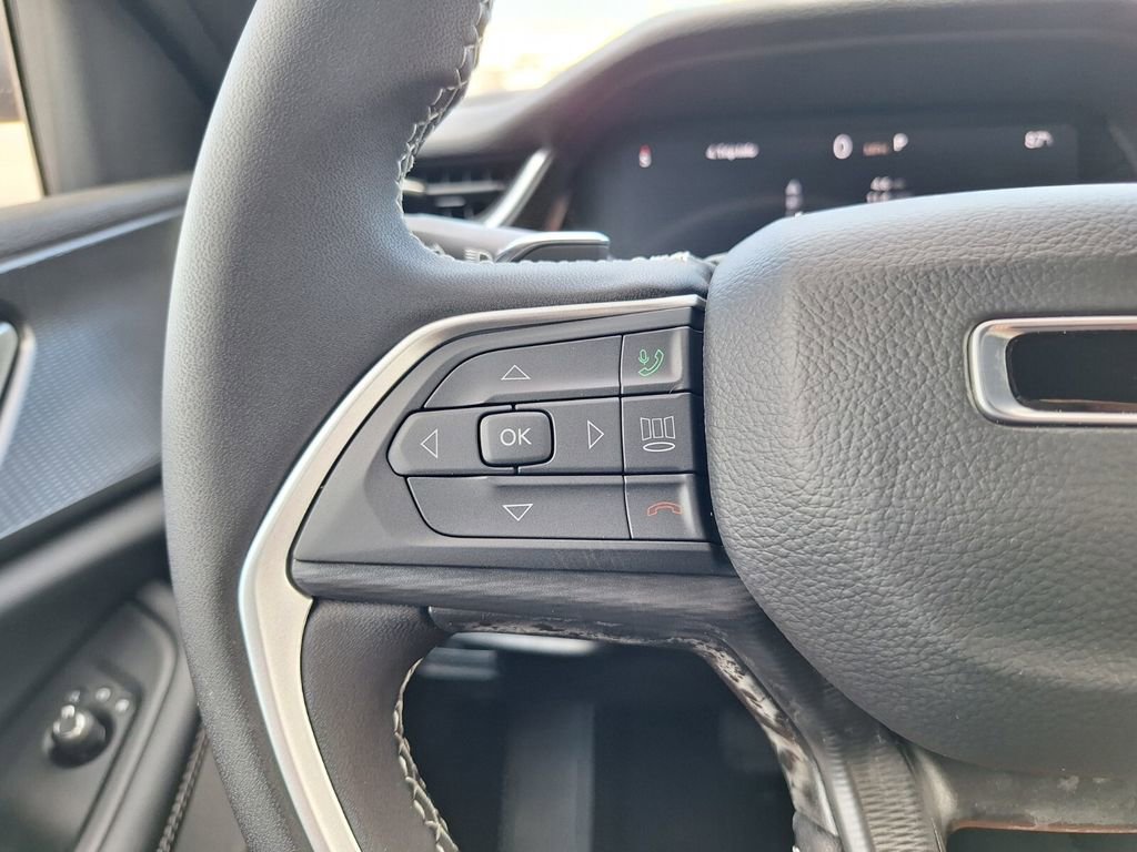 New 2025 Jeep Grand Cherokee L Laredo image 28