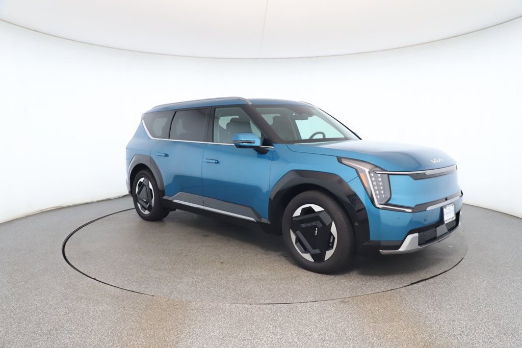 Used 2024 Kia EV9 Land image 7