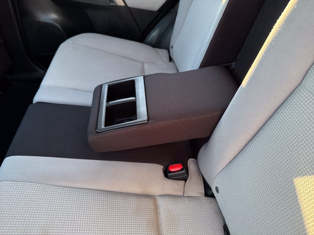 Used 2016 Toyota RAV4 XLE AWD/4WD image 37
