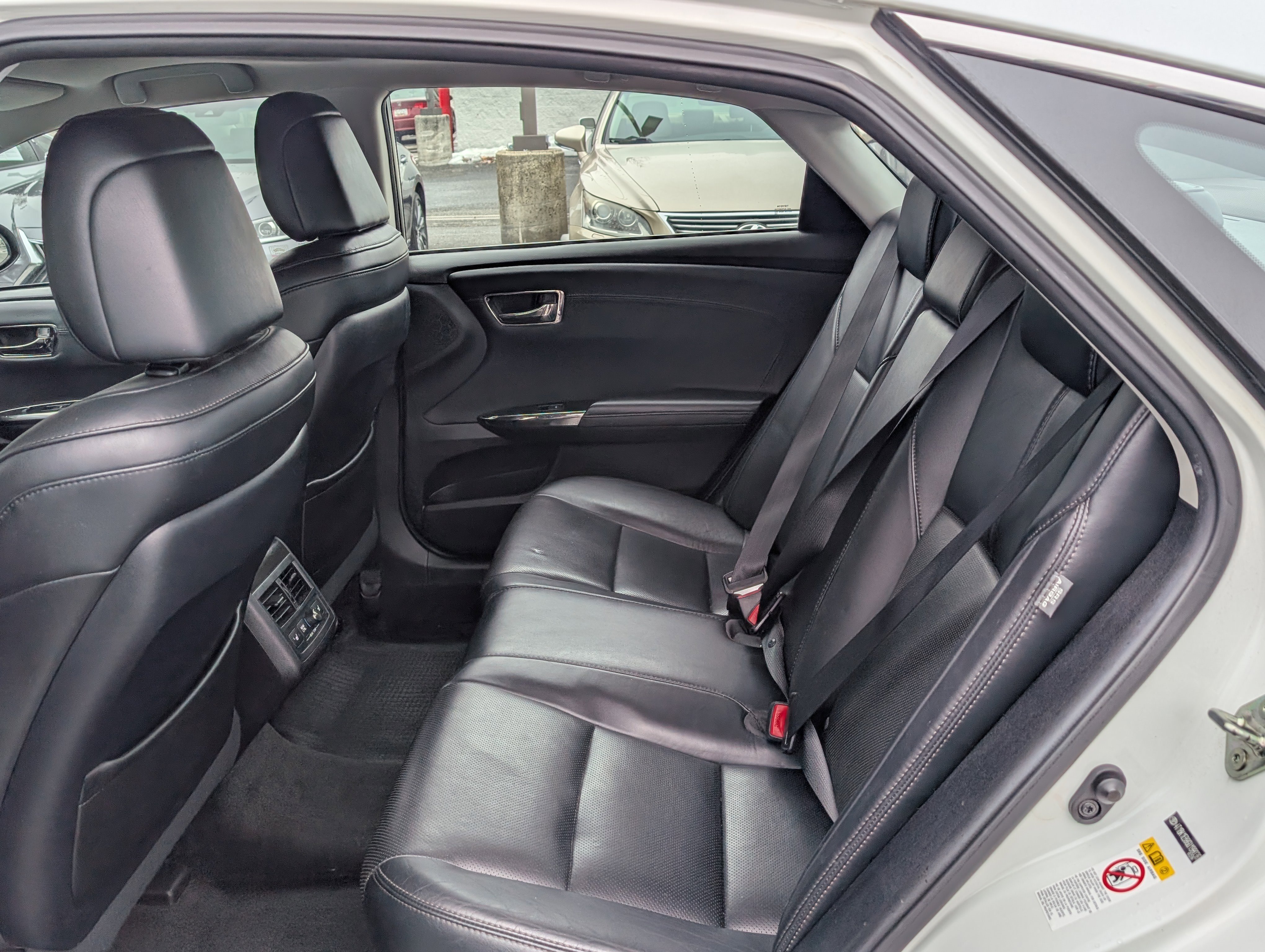 Used 2016 Toyota Avalon Limited w/ Toyota Safety Sense Package image 14