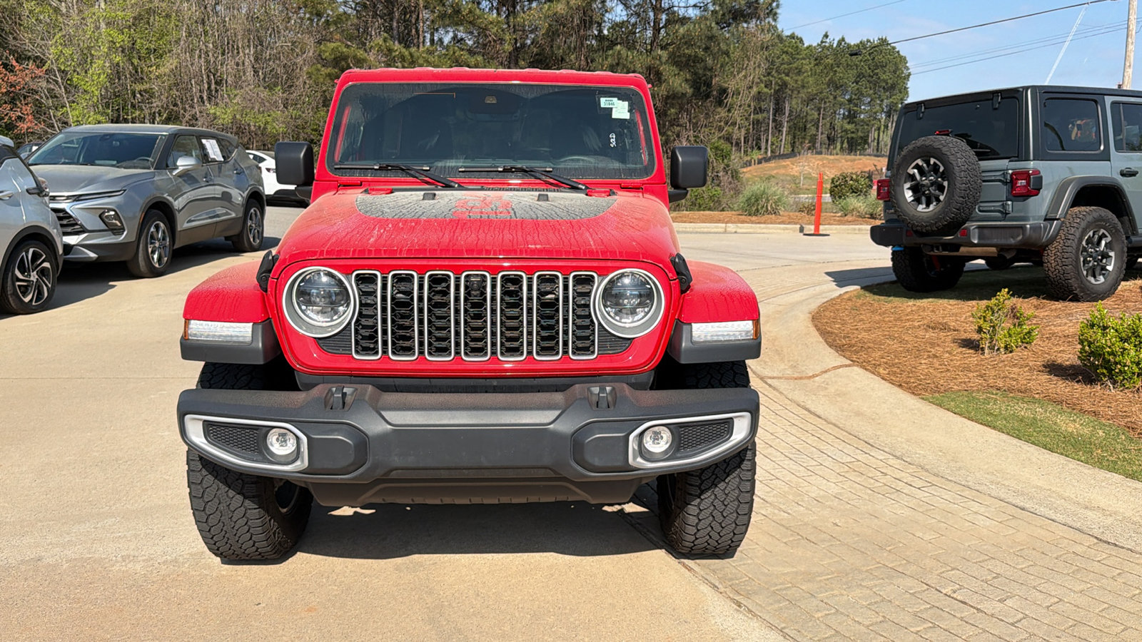 Used 2025 Jeep Wrangler Sahara w/ Dual Top Group AWD/4WD image 3