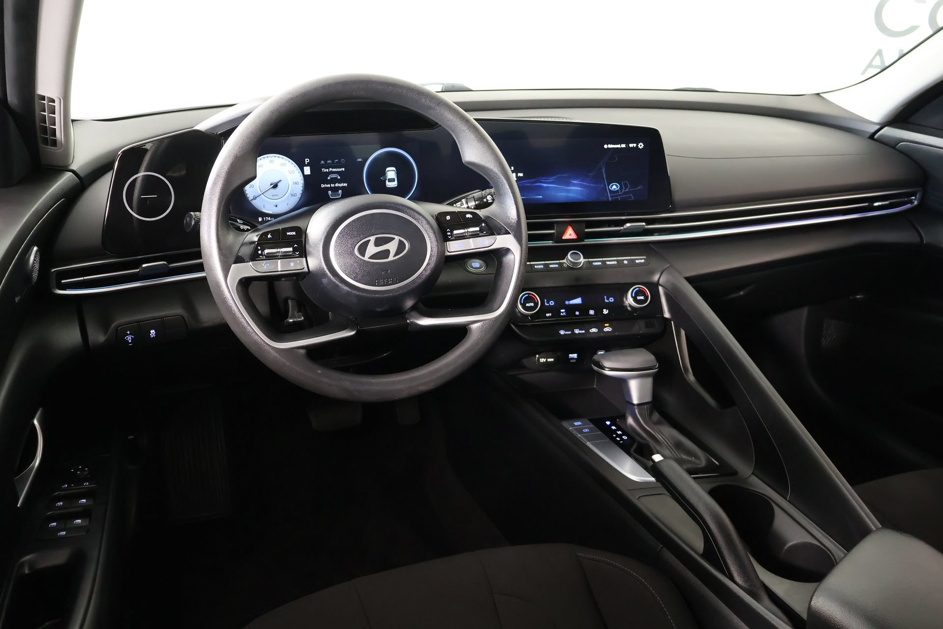 Used 2024 Hyundai Elantra SEL FWD image 2