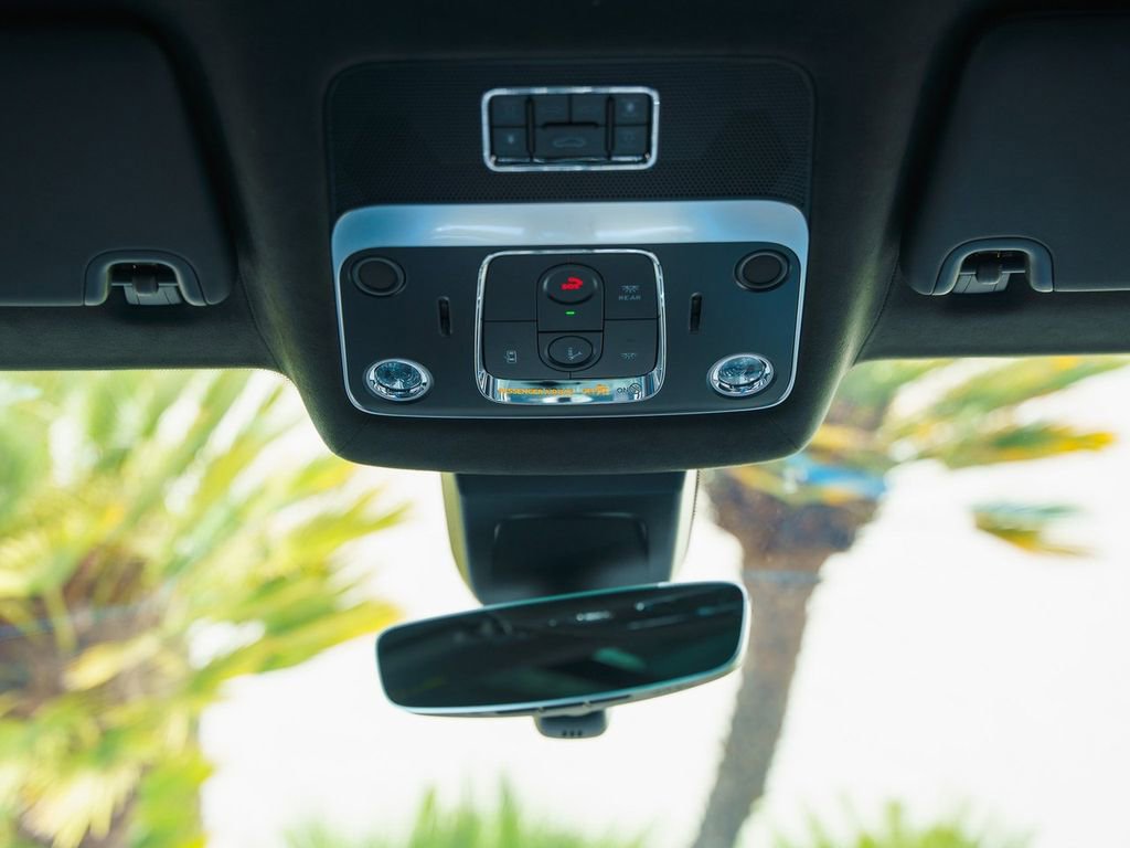 Used 2025 Bentley Flying Spur Plug-In Hybrid AWD/4WD image 17