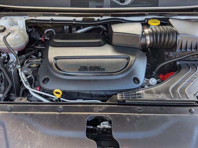 Used 2024 Chrysler Pacifica Touring-L FWD image 23