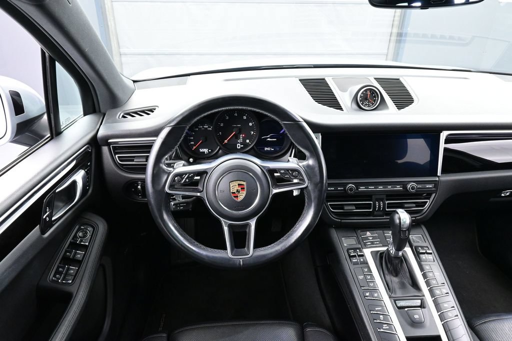 Certified 2020 Porsche Macan AWD/4WD image 17