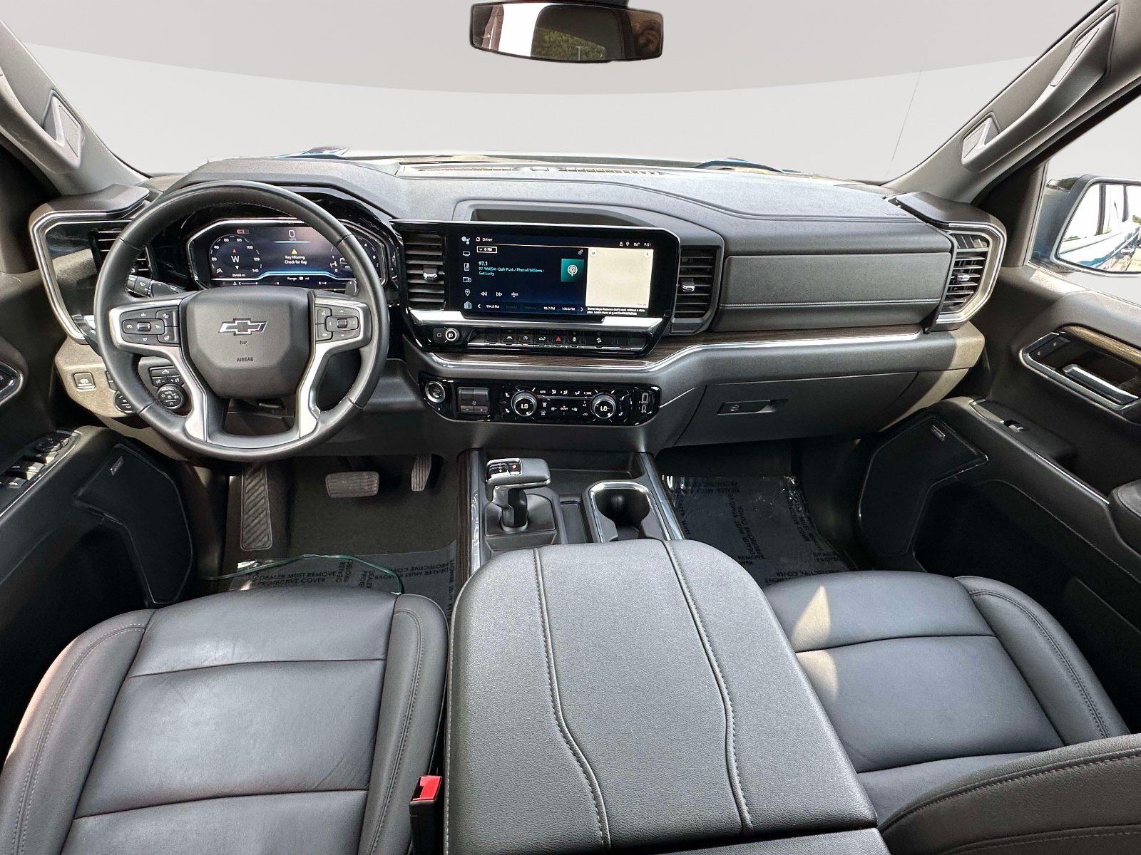 Used 2024 Chevrolet Silverado 1500 LT Trail Boss w/ Convenience Package II AWD/4WD image 7
