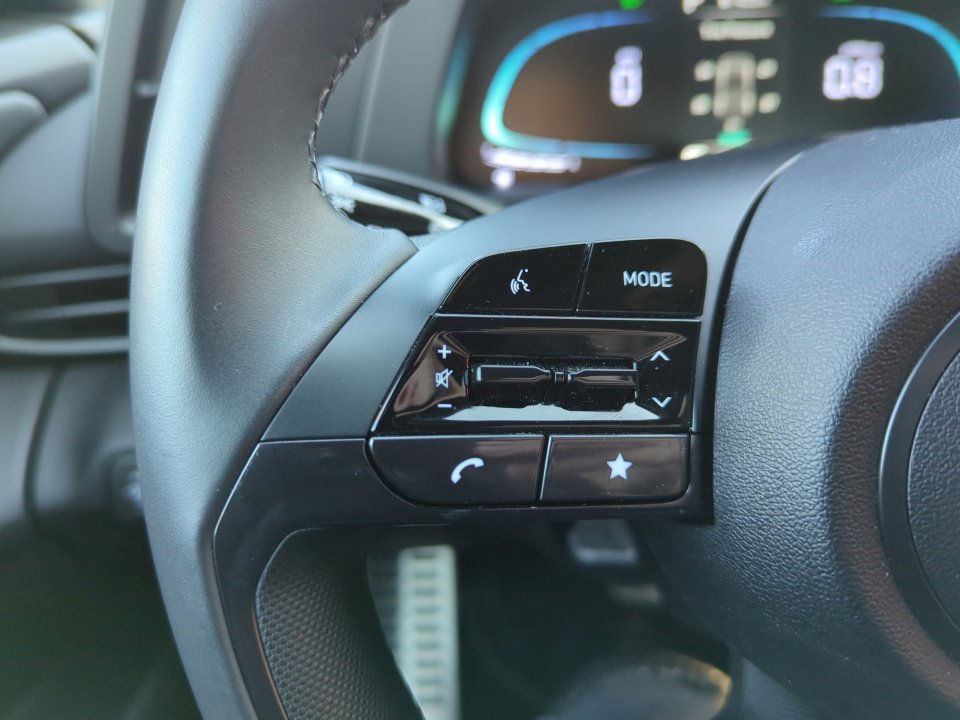 Certified 2025 Hyundai Elantra Sport image 25