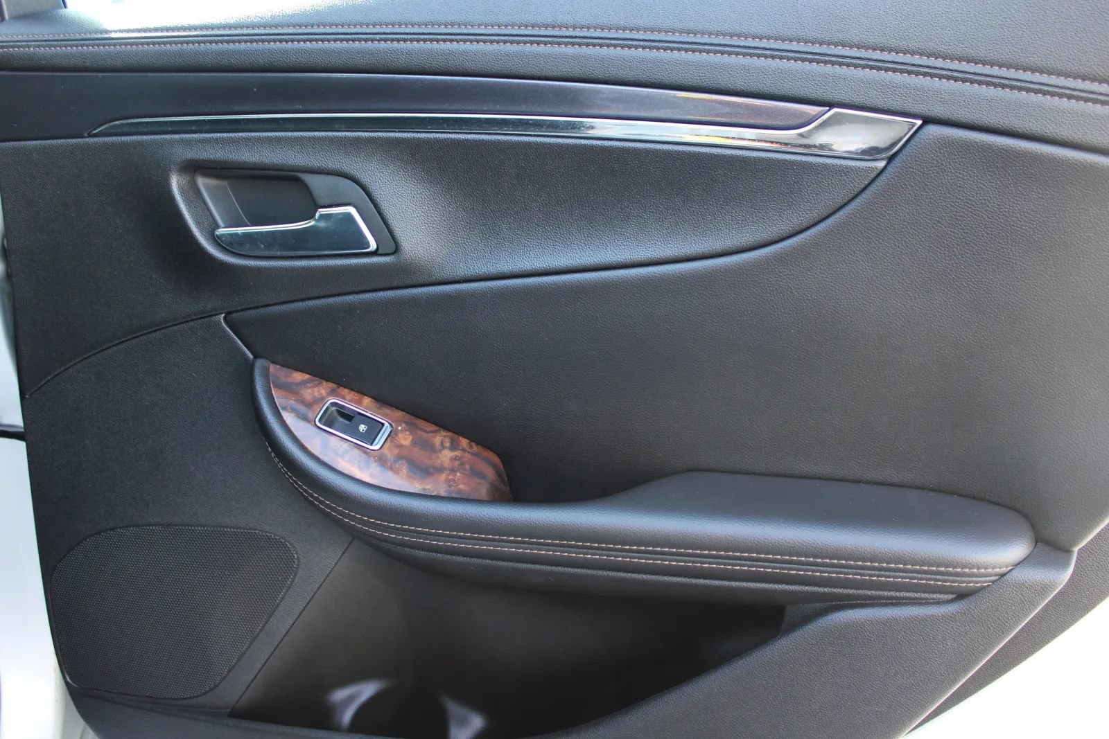 Used 2014 Chevrolet Impala LT FWD image 24