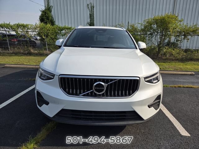 Used 2024 Volvo XC40 B5 Core AWD/4WD image 2