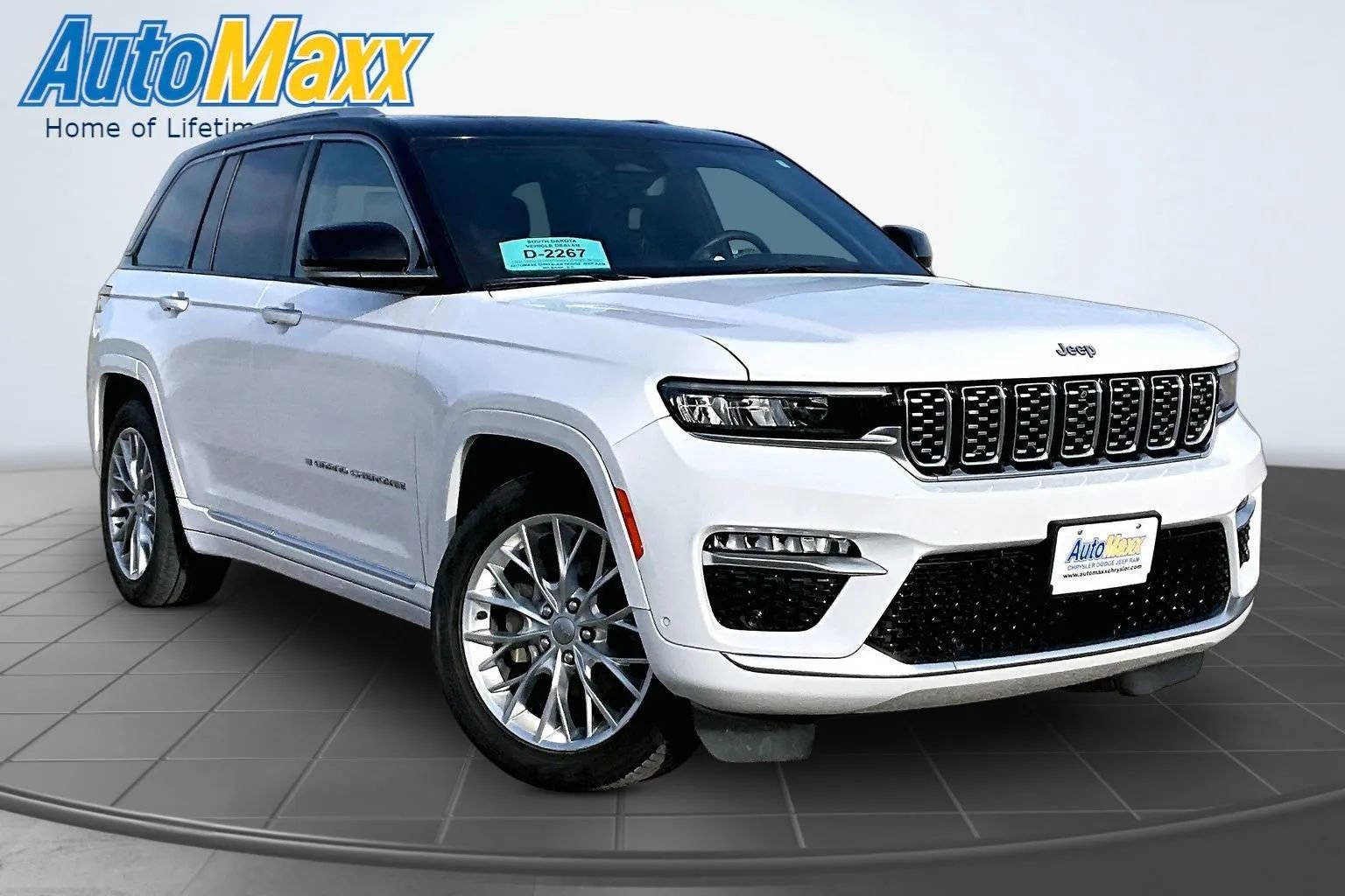 Used 2023 Jeep Grand Cherokee Summit w/ Adv Protech Group IV AWD/4WD image 3