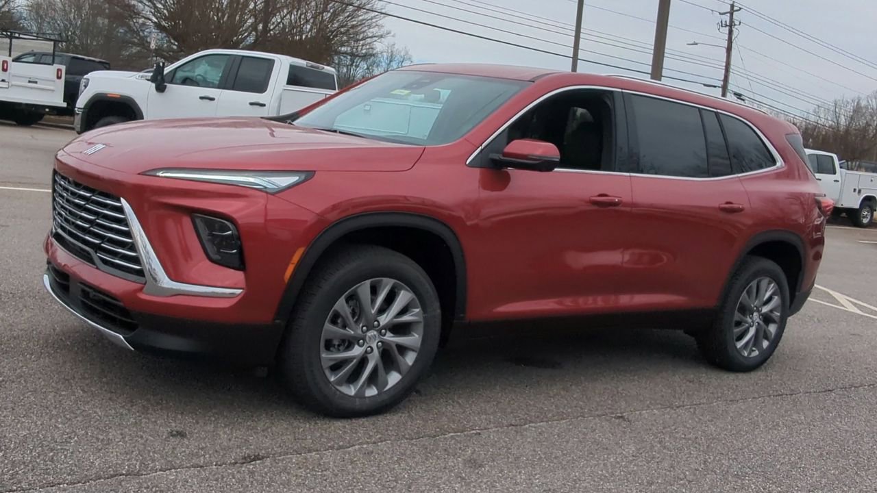 Used 2025 Buick Enclave Preferred w/ Power Package image 4