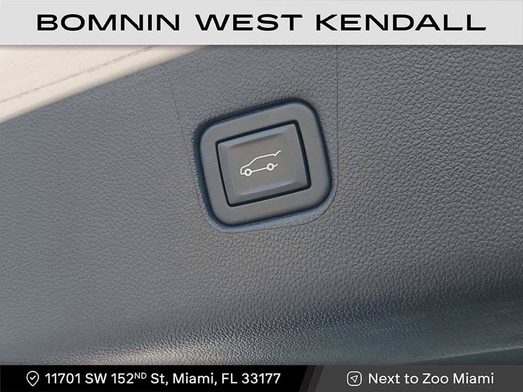 Used 2022 Chevrolet Blazer Premier w/ Enhanced Convenience Package image 8